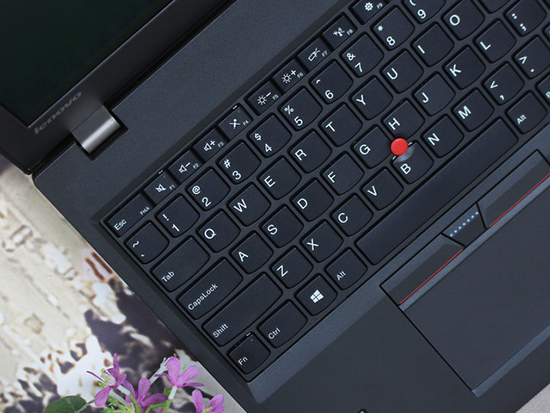 这款产品采用了东莞180°开合下沉式转轴设计